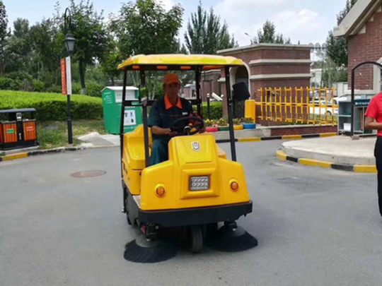 扫地车