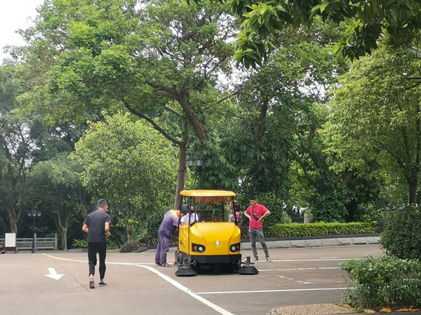 电动扫地车