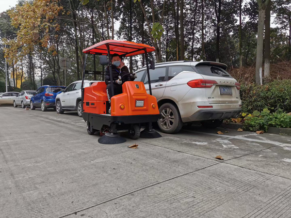 环卫扫地车