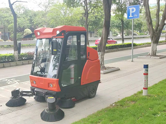 电动扫地车